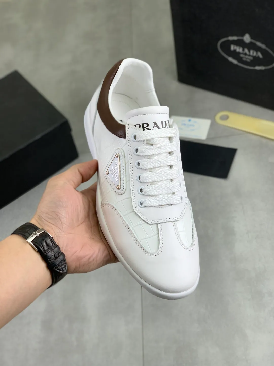 Men's Men's Shoes P400💰[New Style] The latest classic model of high-quality PRADA breathable and comfortable men's shoes has been launched on the official website, 1:1 replica, synchronized in Hong Kong, and on the same catwalk; all made of calfskin with breathable mesh fabric ➕Imported softness Comfortable sheepskin lining, 🍡🍡original rubber outsole, non-slip and wear-resistant; comfortable to wear, attractive style, fine workmanship, and simple and neat shoe last, showing a man's courage and toughness, 👍size 38 to 44; black White 🉑️Choose